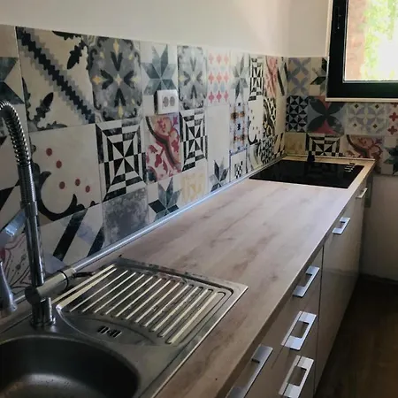 Nice Location For Quiet Retreat Or Active Holidays Apartamento Mravince